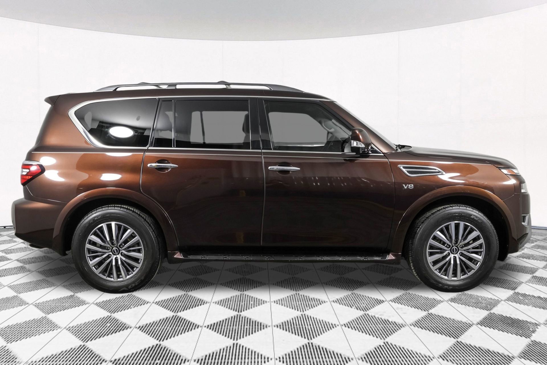 Used 2021 Nissan Armada SL w/ Captain's Chairs Package AWD/4WD image 17