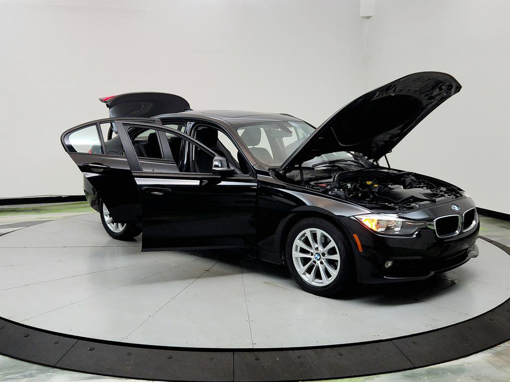 Used 2016 BMW 320i Sedan image 10