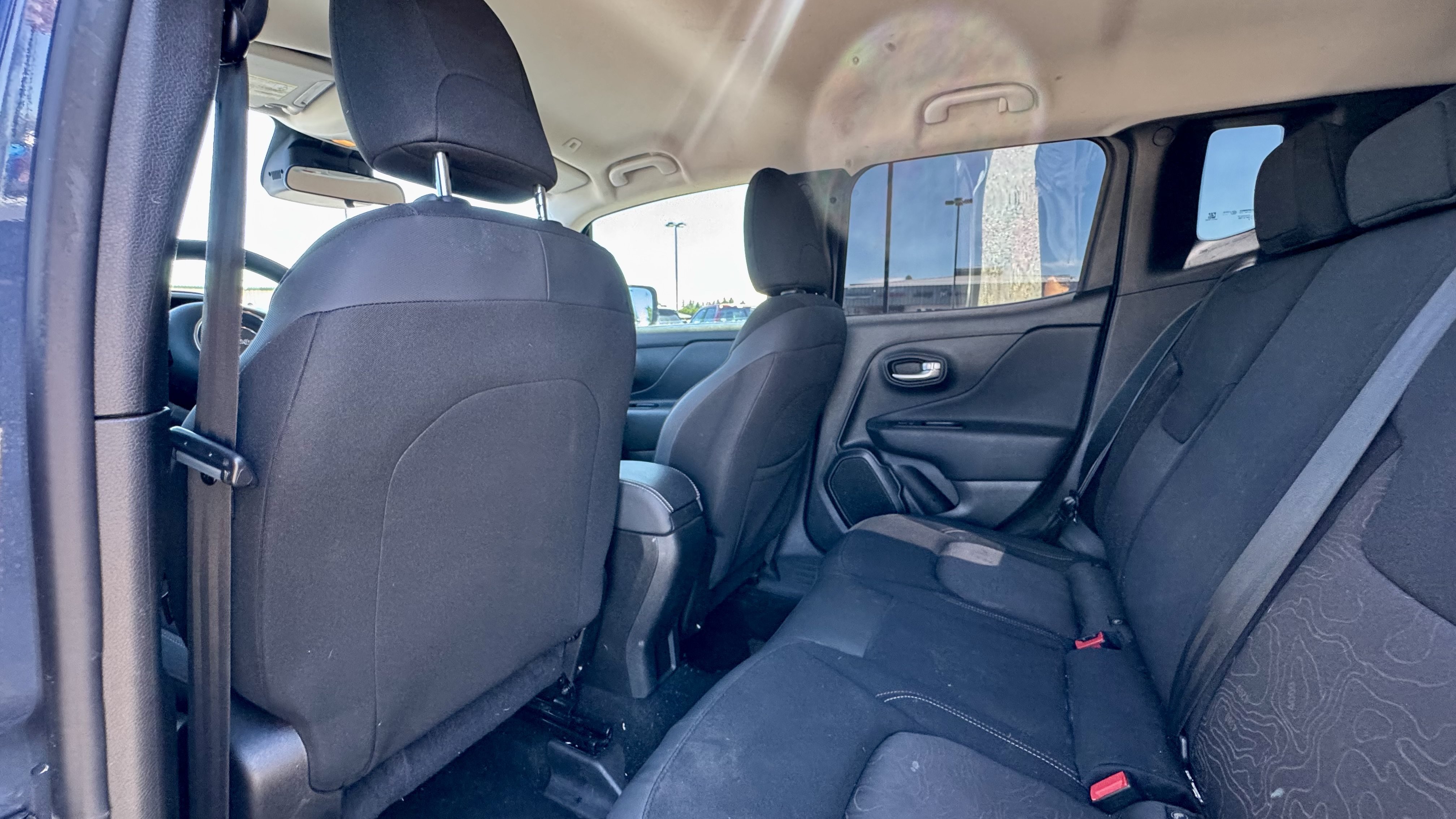 Used 2023 Jeep Renegade Latitude AWD/4WD image 18