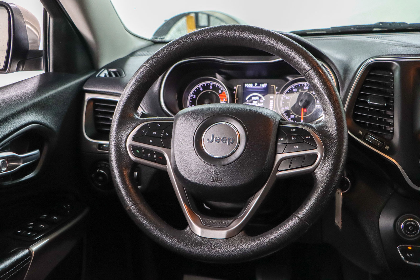 Used 2019 Jeep Cherokee Latitude w/ Popular Appearance Group image 12