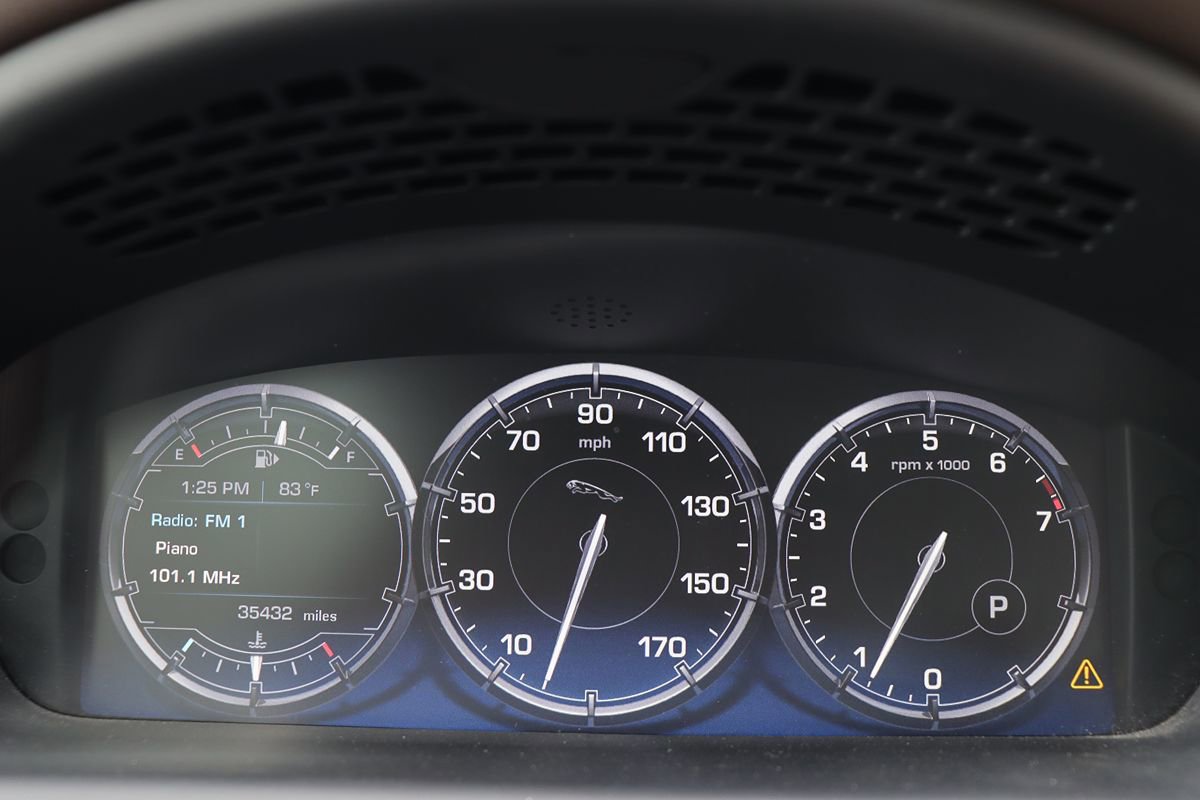 Used 2014 Jaguar XJ image 16