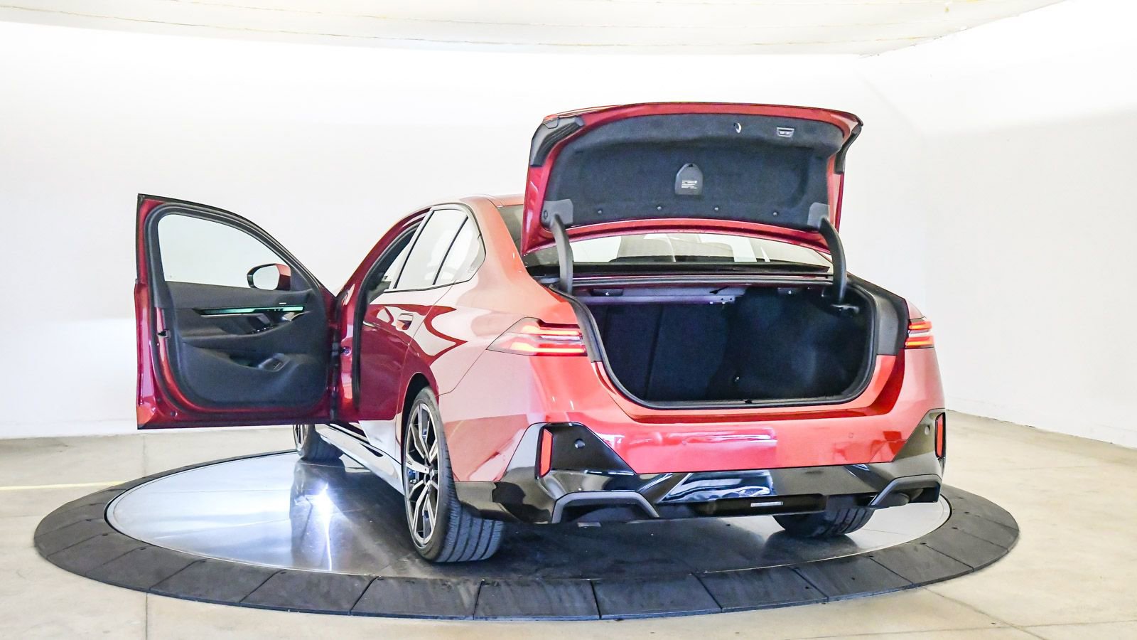 Used 2026 BMW 540i xDrive image 29