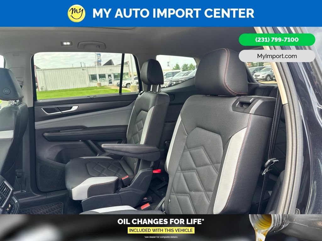 Used 2025 Volkswagen Atlas Peak Edition SE AWD/4WD image 23