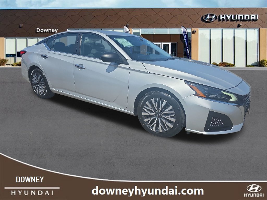 Used 2024 Nissan Altima 2.5 SV FWD image 7