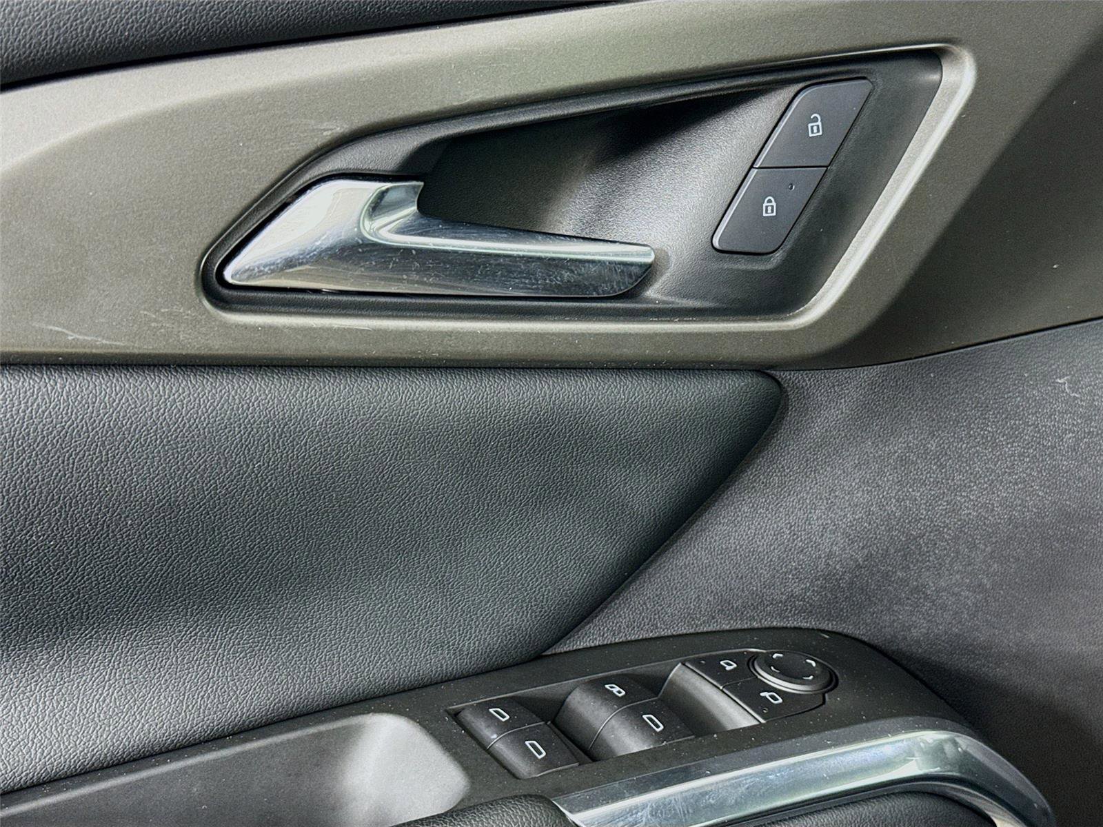 Used 2025 Chevrolet Traverse LT w/ Driver Confidence Package image 19