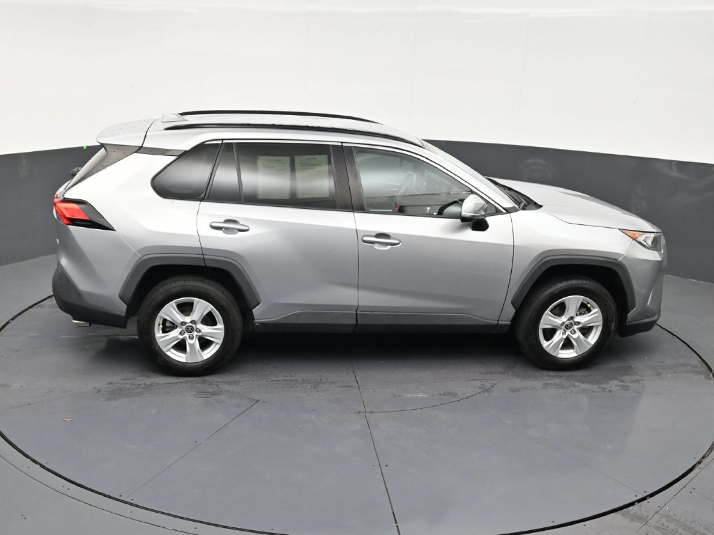 Used 2021 Toyota RAV4 XLE w/ Convenience Package FWD image 16