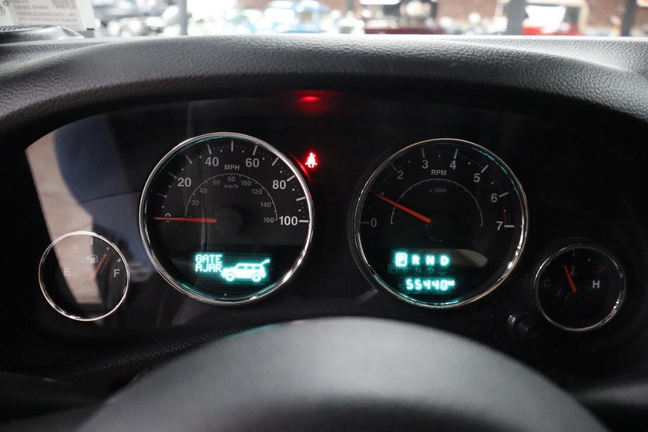 Used 2018 Jeep Wrangler Sport w/ Connectivity Group AWD/4WD image 13