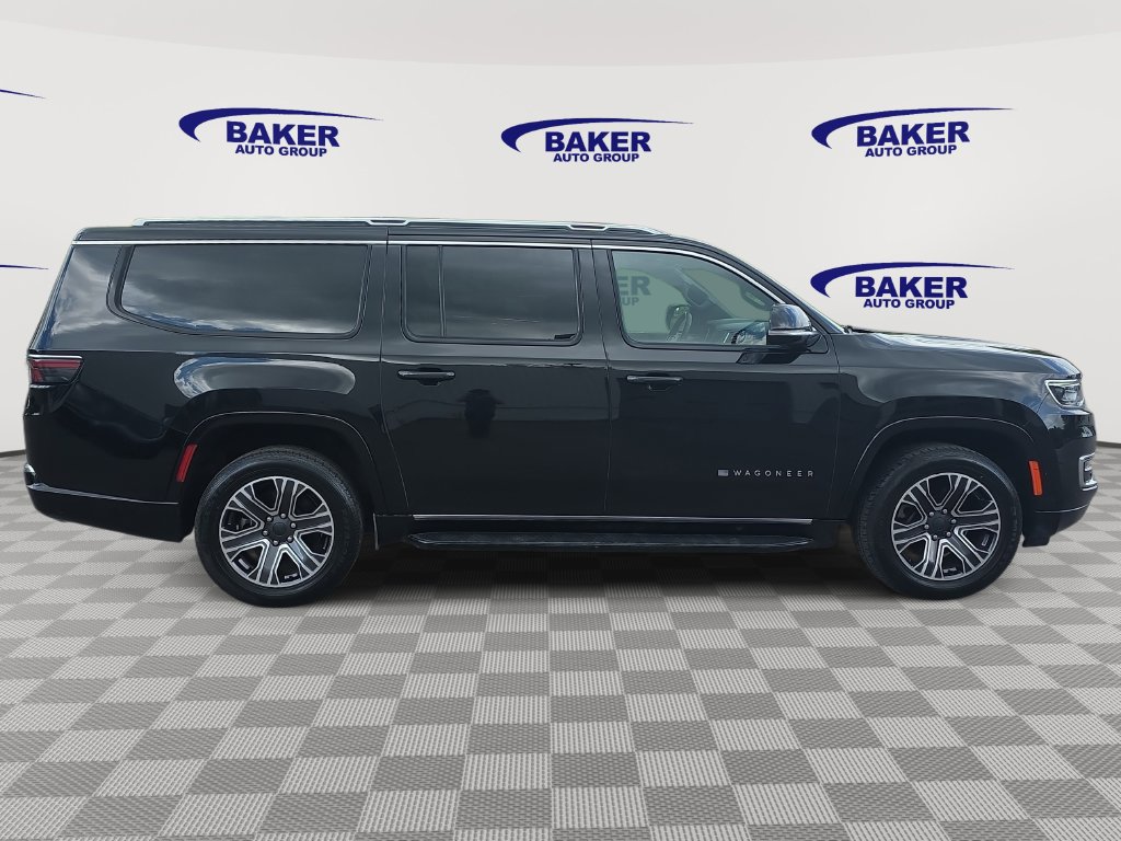 Used 2024 Jeep Wagoneer L Series II w/ Flexible Seating Group AWD/4WD image 2