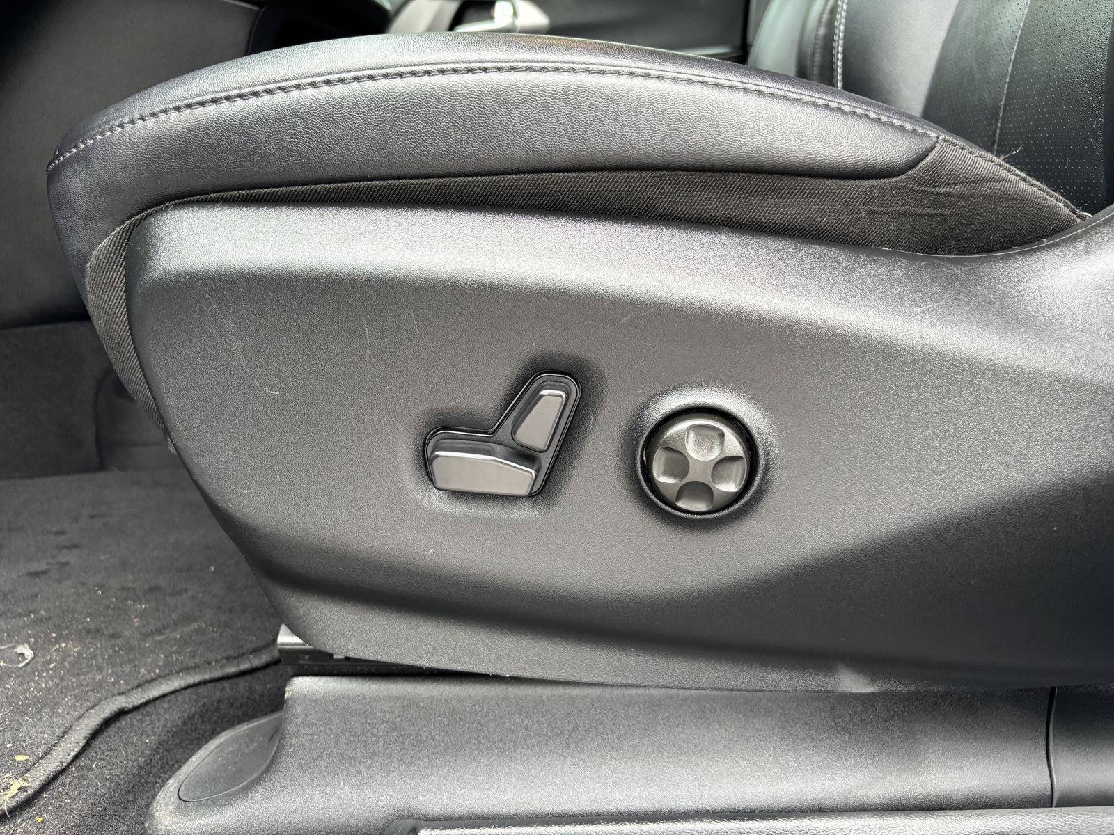 Used 2025 Chrysler Pacifica Select FWD image 17