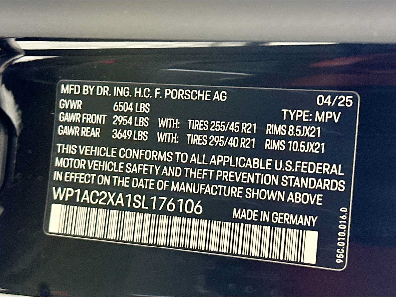 Used 2025 Porsche Macan Turbo Electric AWD/4WD image 34