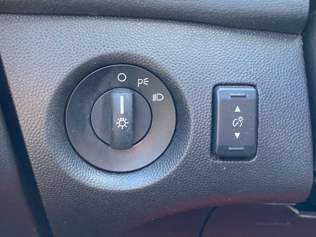 Used 2012 Ford Fiesta SE FWD image 21