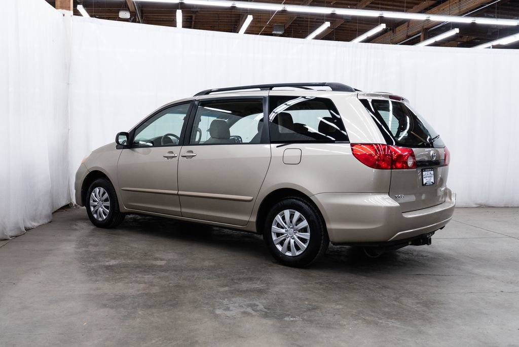 Used 2010 Toyota Sienna CE FWD image 4