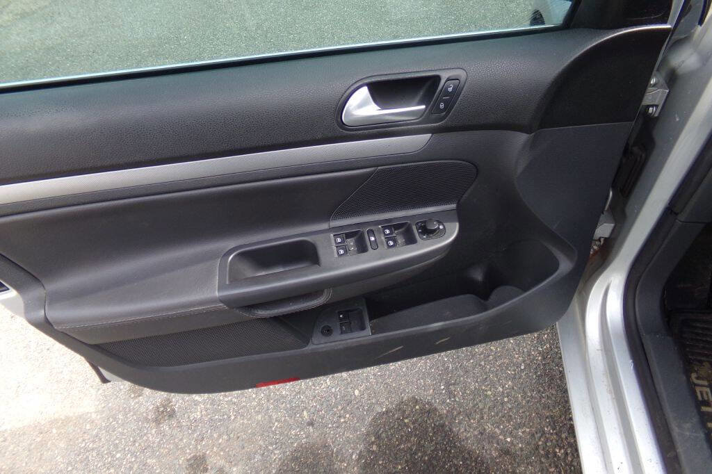 Used 2007 Volkswagen Jetta Wolfsburg Edition FWD image 9