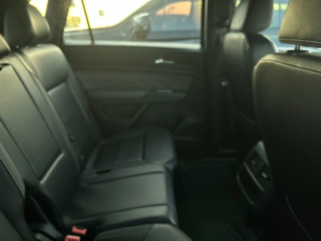 Used 2021 Volkswagen Atlas Cross Sport SE w/ Panoramic Sunroof Package FWD image 9