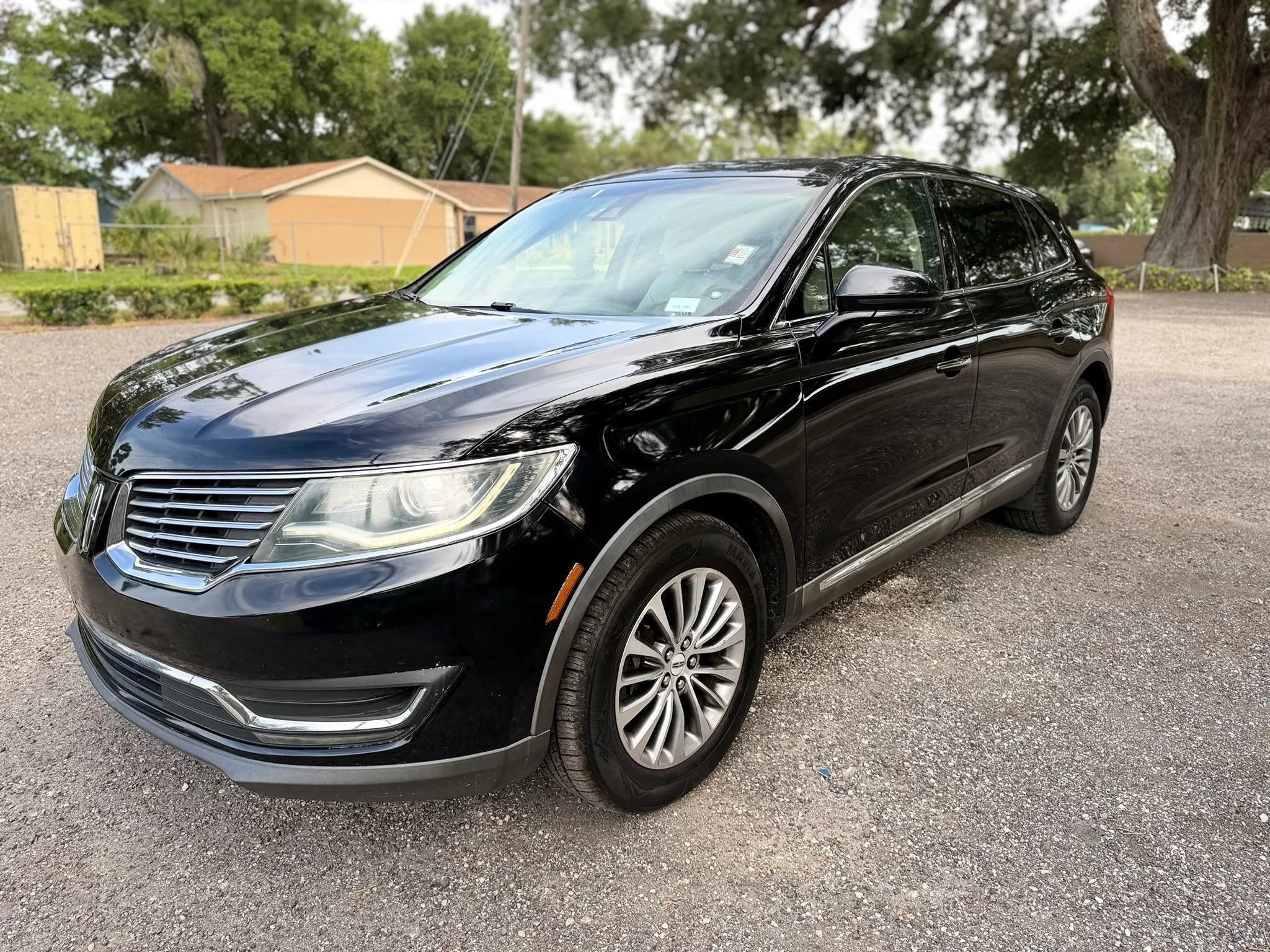 Used 2016 Lincoln MKX Select w/ Select Plus Package AWD/4WD image 1