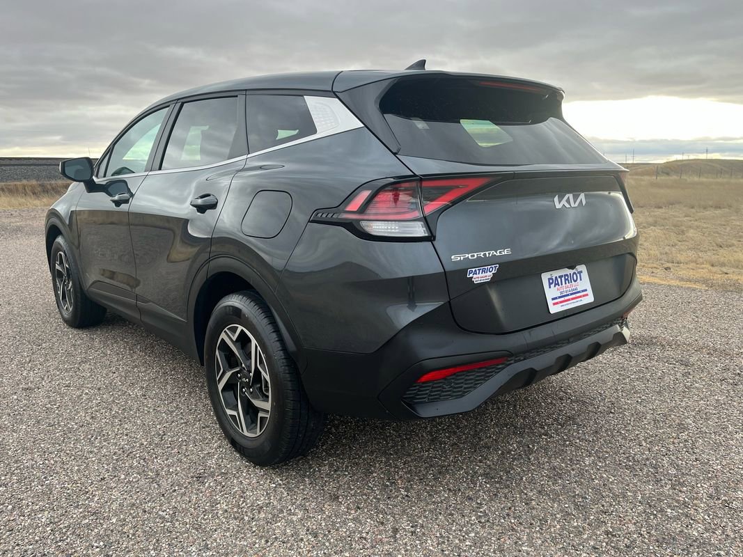 Used 2024 Kia Sportage LX image 3