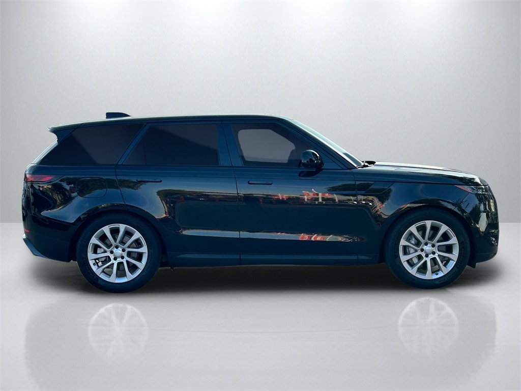 Used 2024 Land Rover Range Rover Sport SE image 4