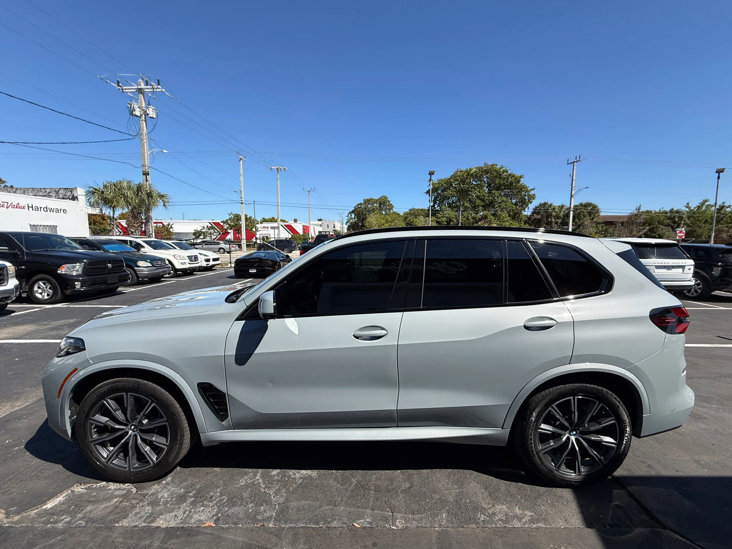 Used 2024 BMW X5 xDrive40i w/ M Sport Package image 7