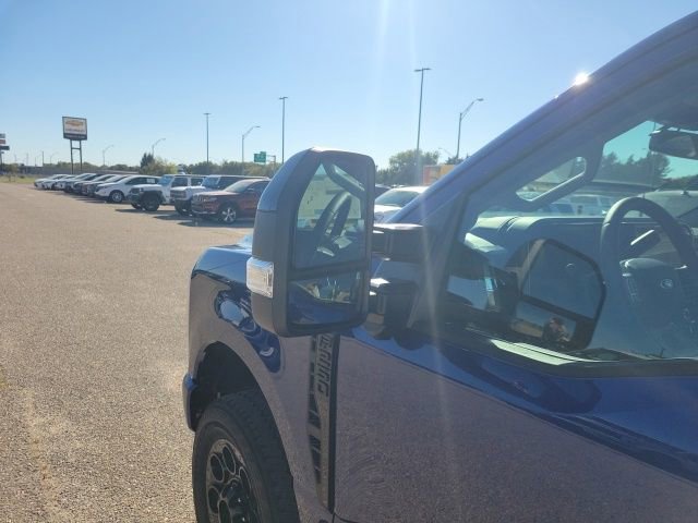 New 2026 Ford F250 Lariat w/ Black Appearance Package image 9