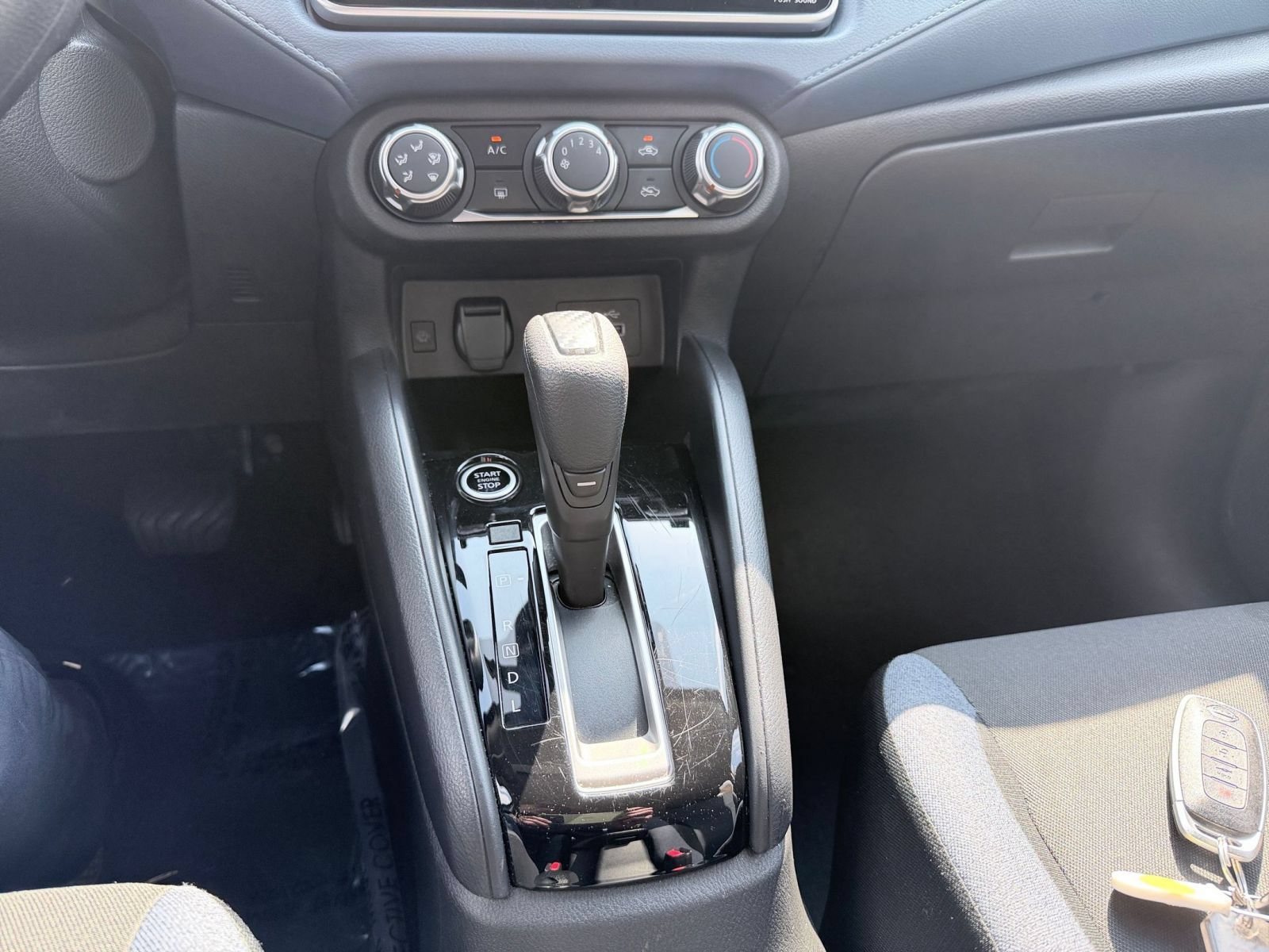 Used 2025 Nissan Versa SV FWD image 39