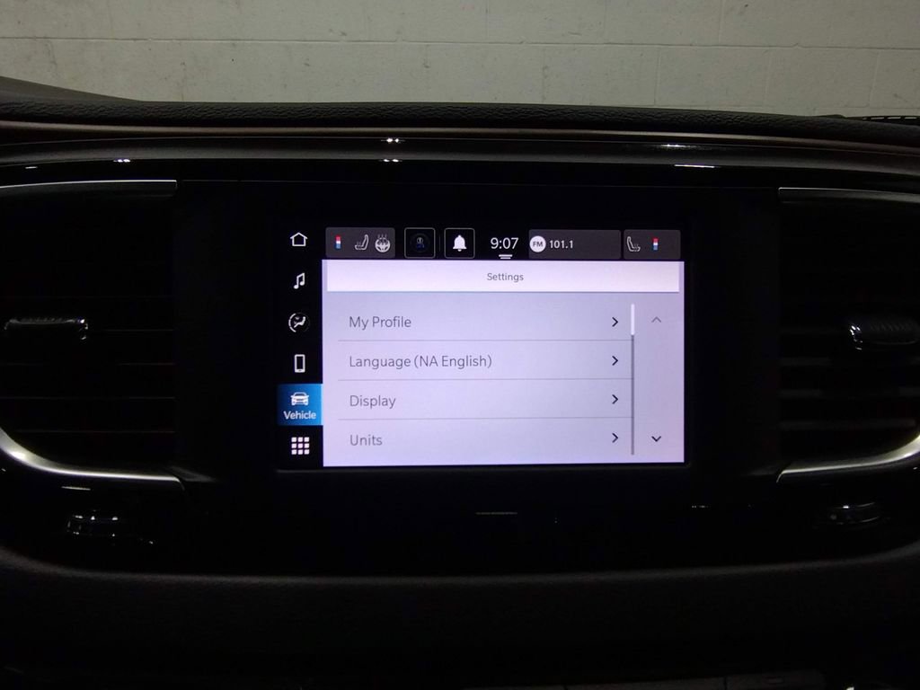 Used 2023 Chrysler Voyager LX image 30