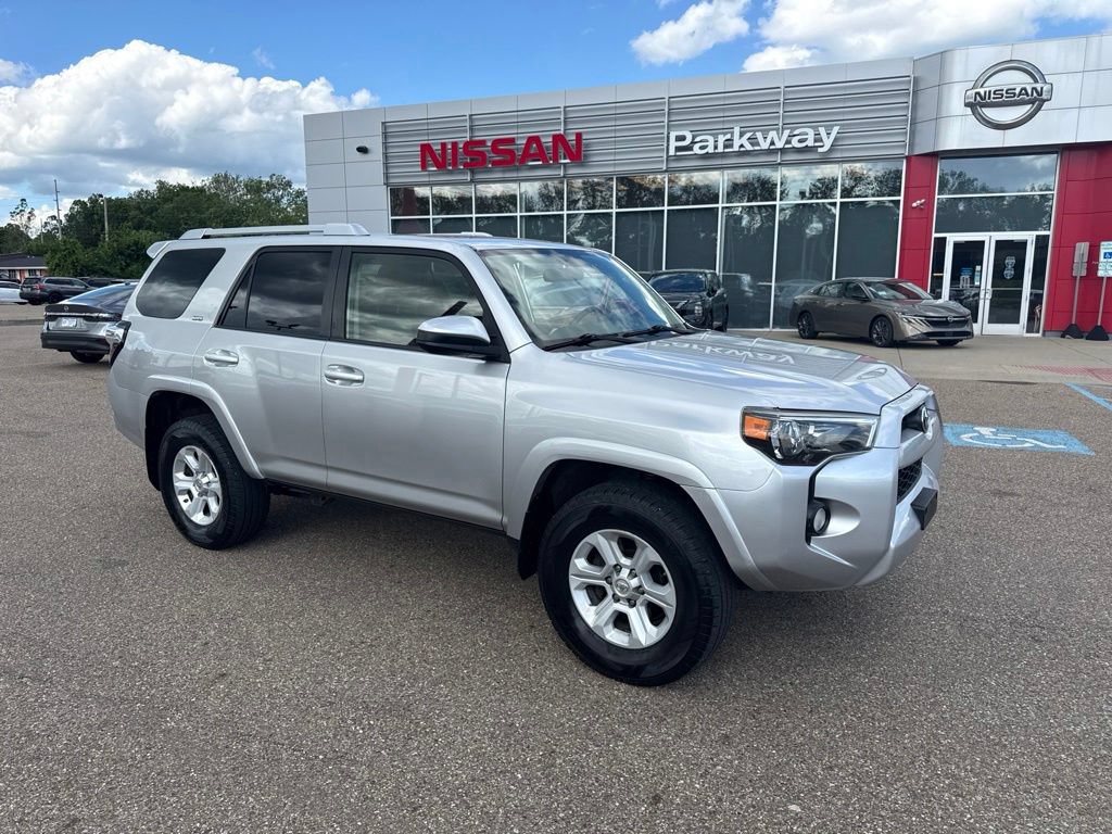 Used 2016 Toyota 4Runner SR5 AWD/4WD image 2
