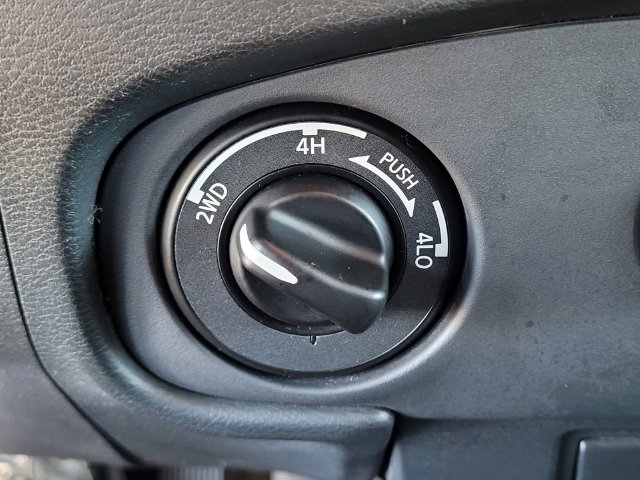 Used 2024 Nissan Frontier SV AWD/4WD image 12