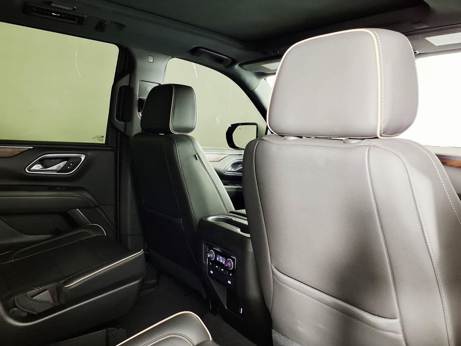 Used 2021 Chevrolet Tahoe Premier w/ Premium Package AWD/4WD image 12