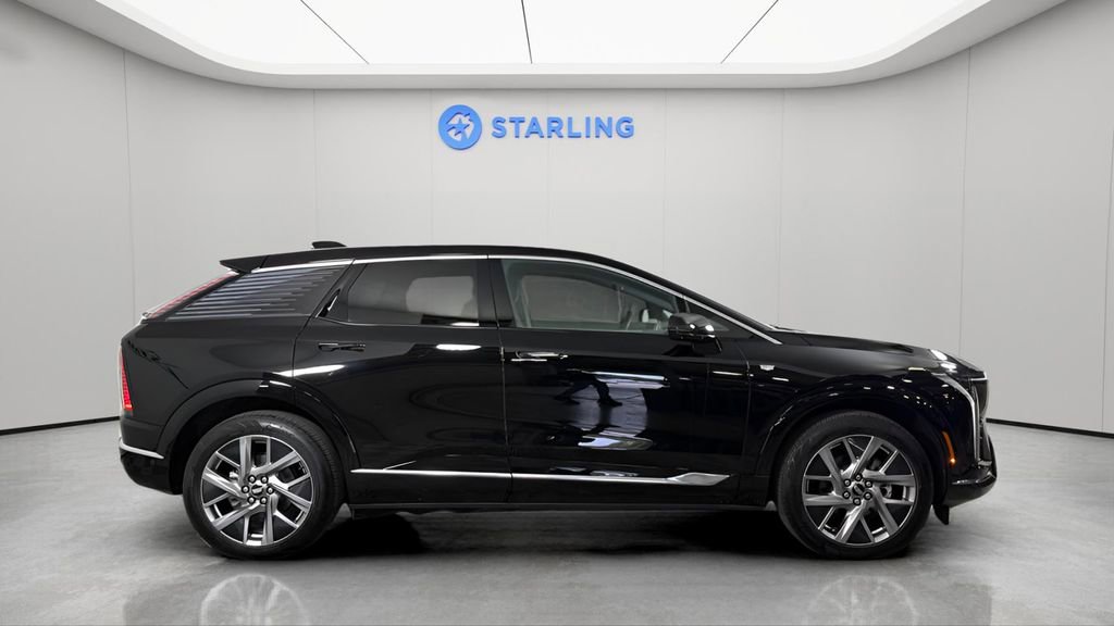 Certified 2025 Cadillac Optiq Luxury 2 w/ LPO, Floor Liner Package AWD/4WD image 12