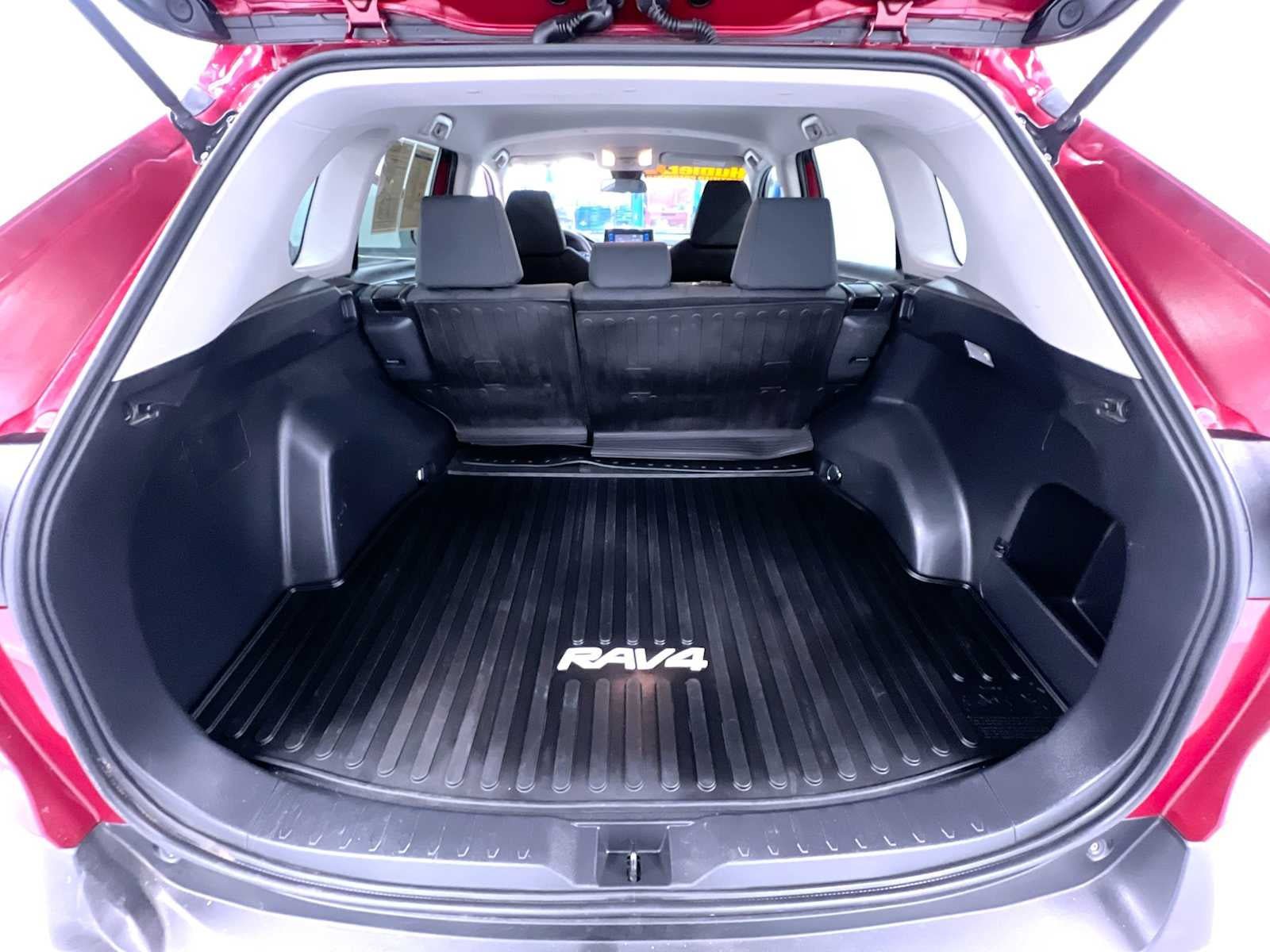 Used 2021 Toyota RAV4 LE AWD/4WD image 42