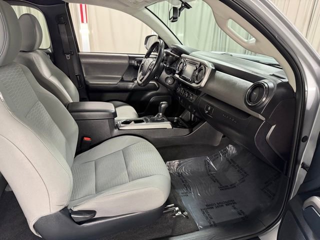 Used 2016 Toyota Tacoma SR5 w/ SR5 Appearance Package (SN) AWD/4WD image 7