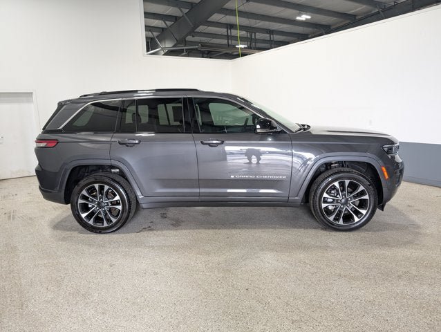 Used 2024 Jeep Grand Cherokee Overland w/ Luxury Tech Group IV AWD/4WD image 2