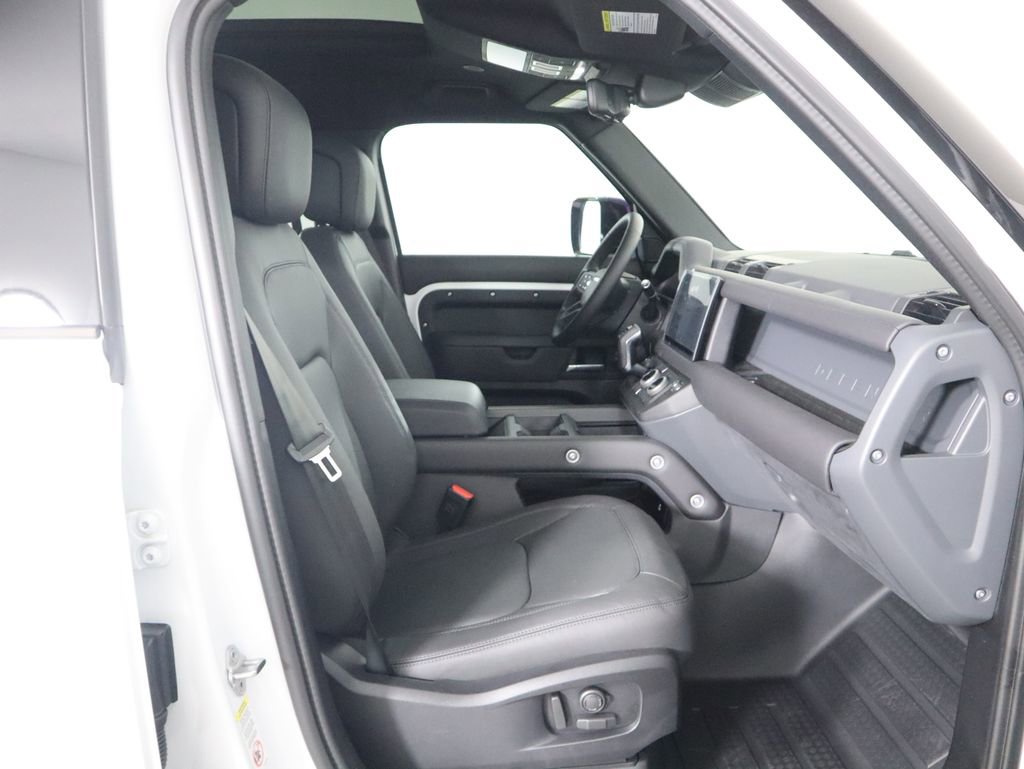 New 2025 Land Rover Defender 110 S image 22