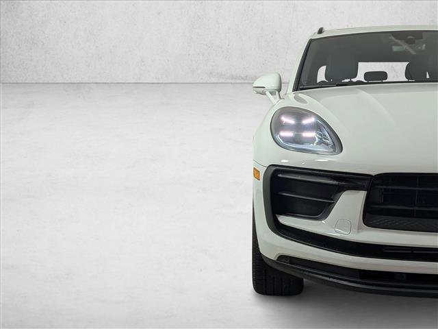 Certified 2025 Porsche Macan image 12