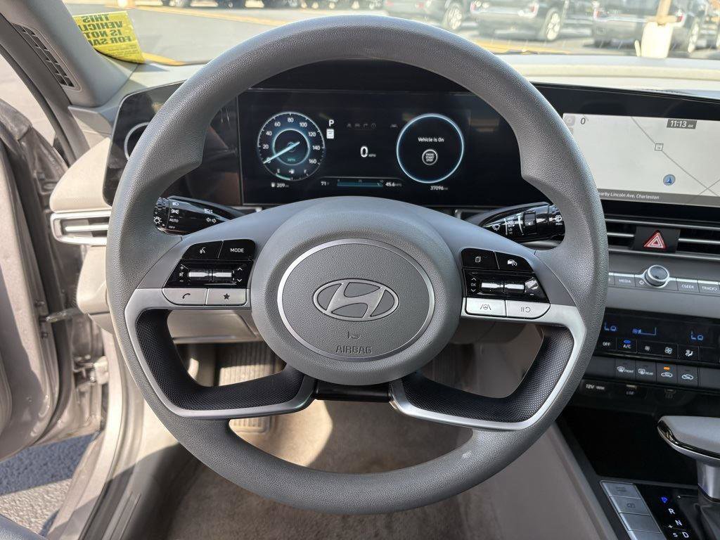 Used 2024 Hyundai Elantra SEL image 8