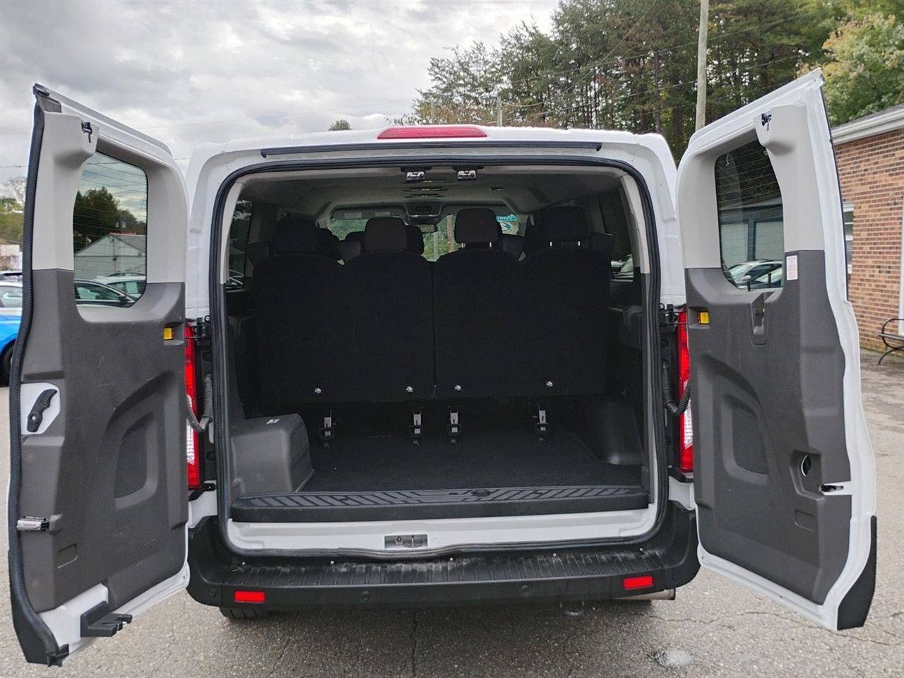 Used 2024 Ford Transit 350 XLT RWD image 9