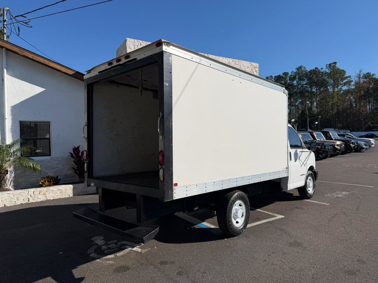 Used 2007 Chevrolet Express 3500 RWD image 13