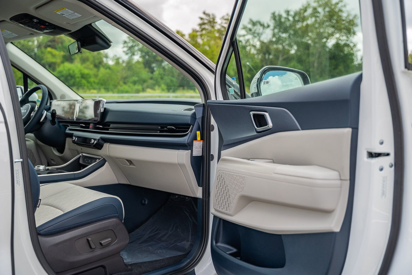 New 2026 Kia Carnival EX image 7