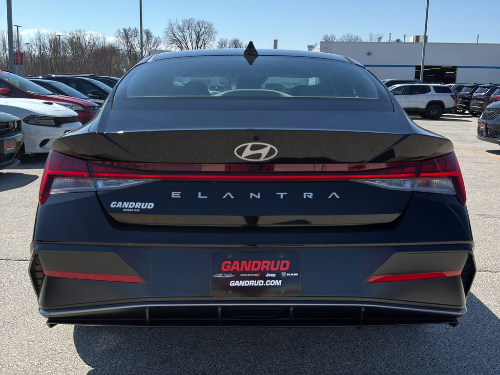 Used 2024 Hyundai Elantra SEL w/ Convenience Package FWD image 7