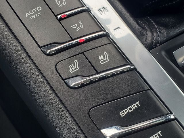 Used 2018 Porsche Macan Turbo AWD/4WD image 21