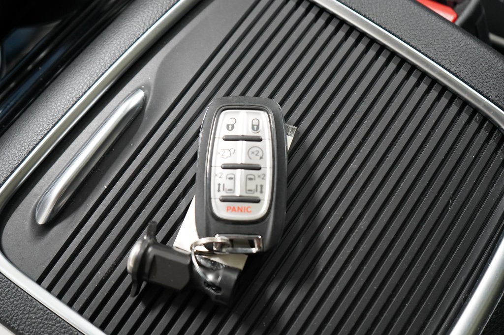 Certified 2024 Chrysler Pacifica Limited AWD/4WD image 26