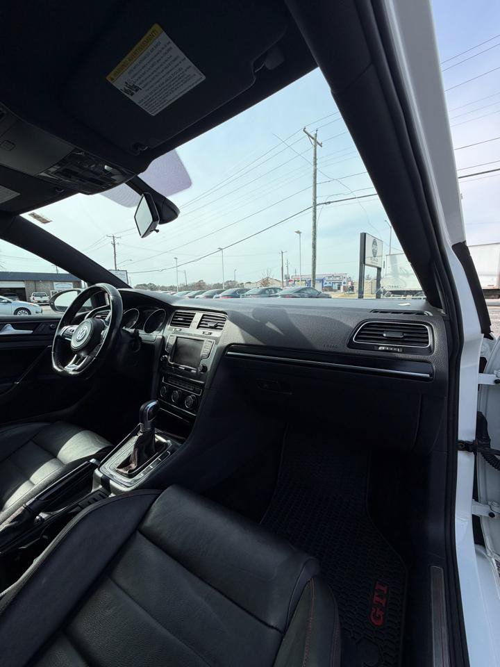 Used 2016 Volkswagen GTI SE w/ Lighting Package (SEL) FWD image 18
