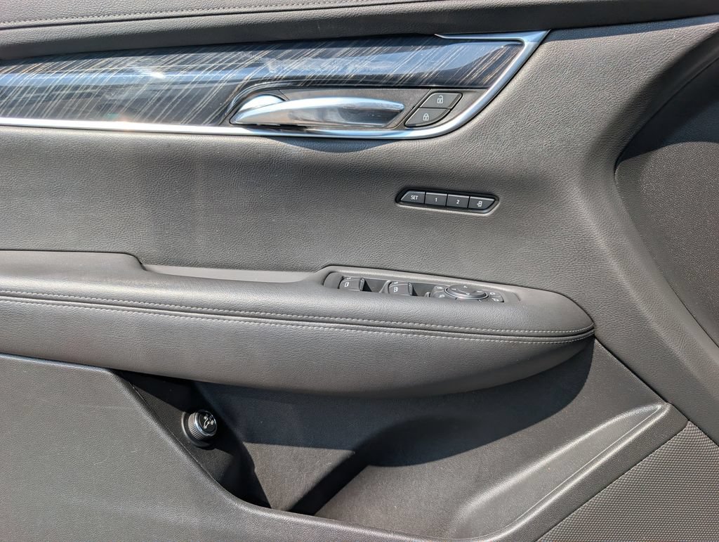 Used 2020 Cadillac XT6 Premium Luxury AWD/4WD image 16