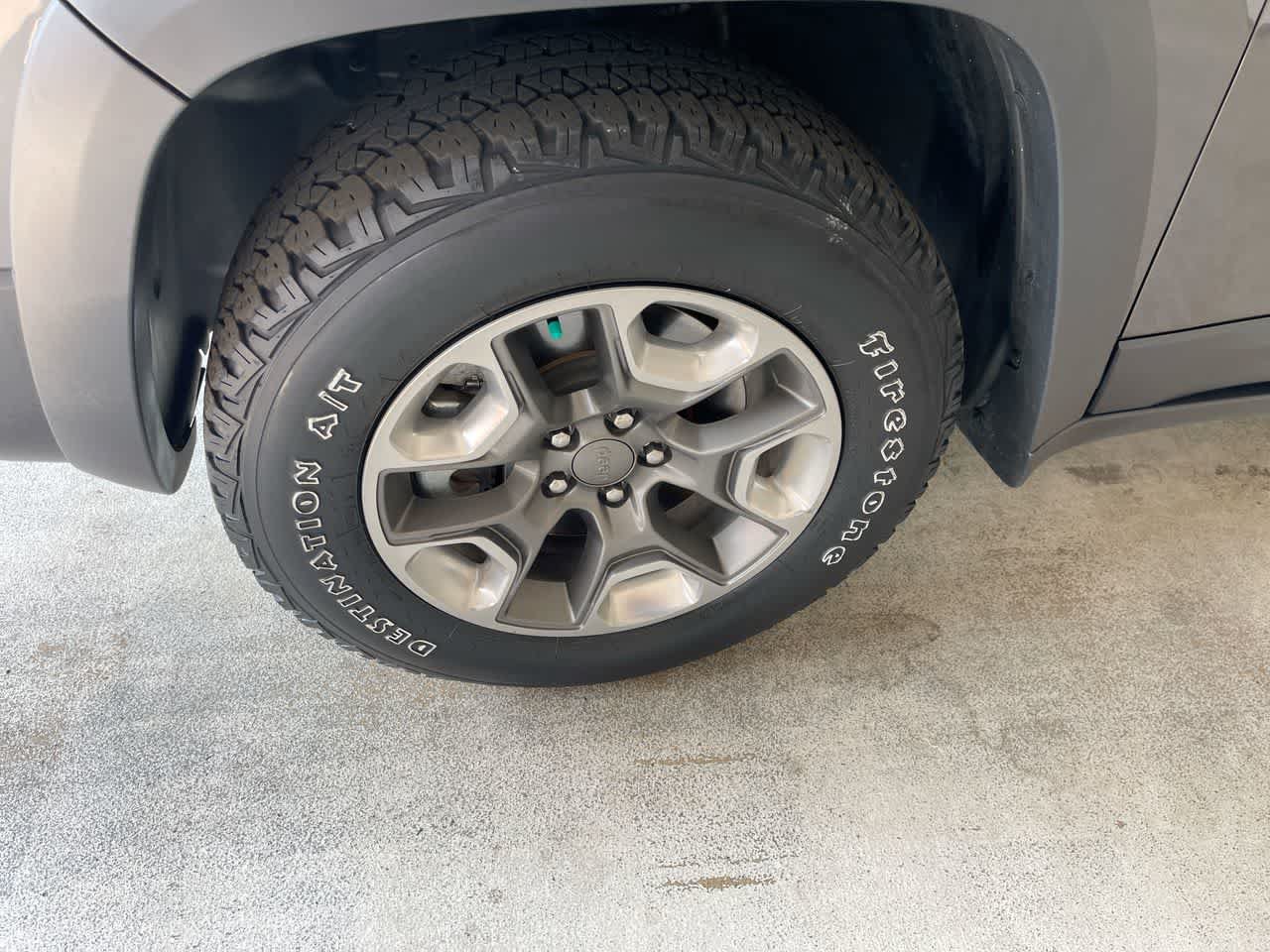 Used 2019 Jeep Cherokee Trailhawk w/ Cold Weather Group AWD/4WD image 10