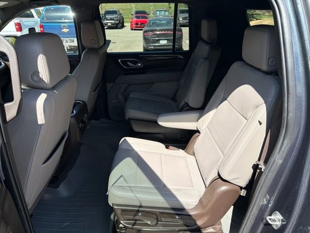 Used 2022 Chevrolet Suburban Z71 AWD/4WD image 13