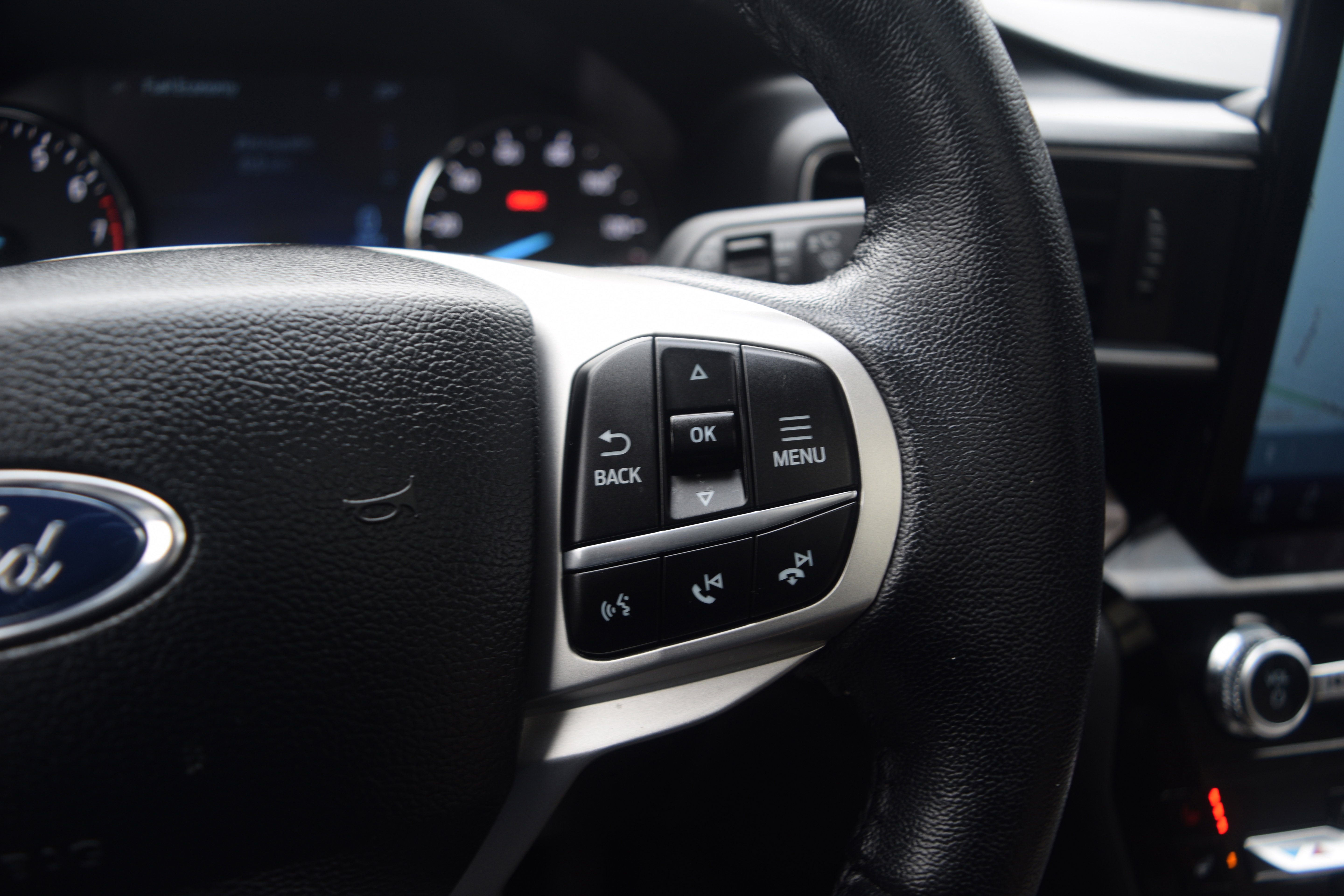 Used 2023 Ford Explorer Limited w/ Limited Technology Package image 5