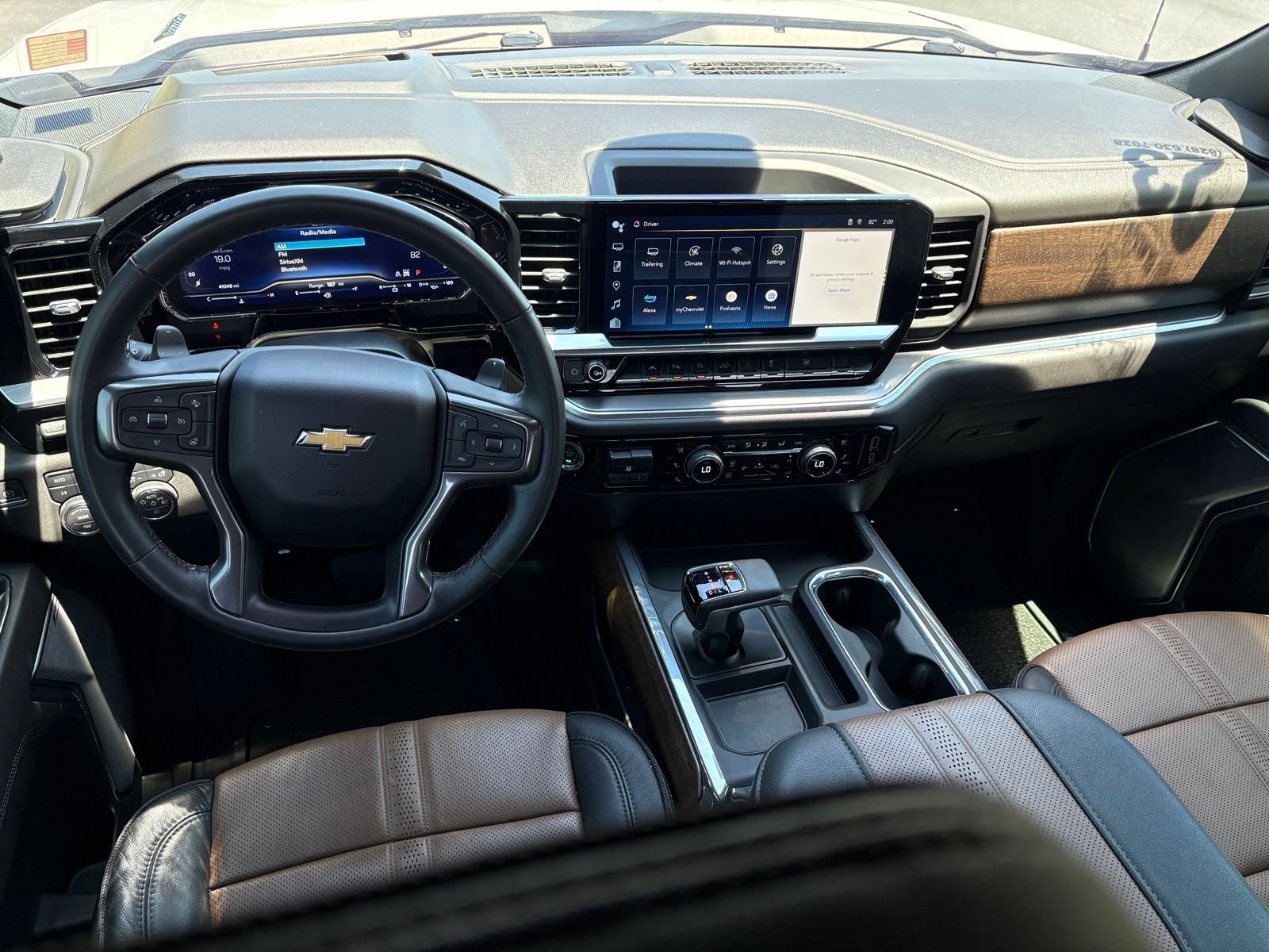 Used 2023 Chevrolet Silverado 1500 High Country w/ High Country Premium Package AWD/4WD image 13
