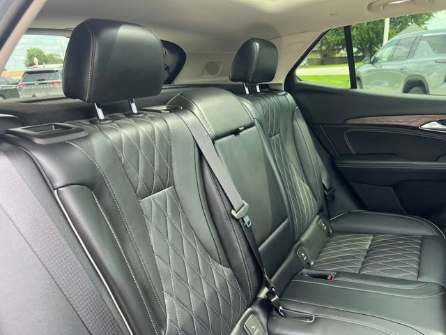 Used 2023 Buick Envision Avenir AWD/4WD image 19