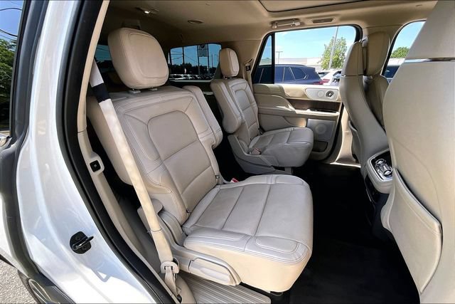 Used 2021 Lincoln Navigator Reserve w/ Luxury Package AWD/4WD image 20