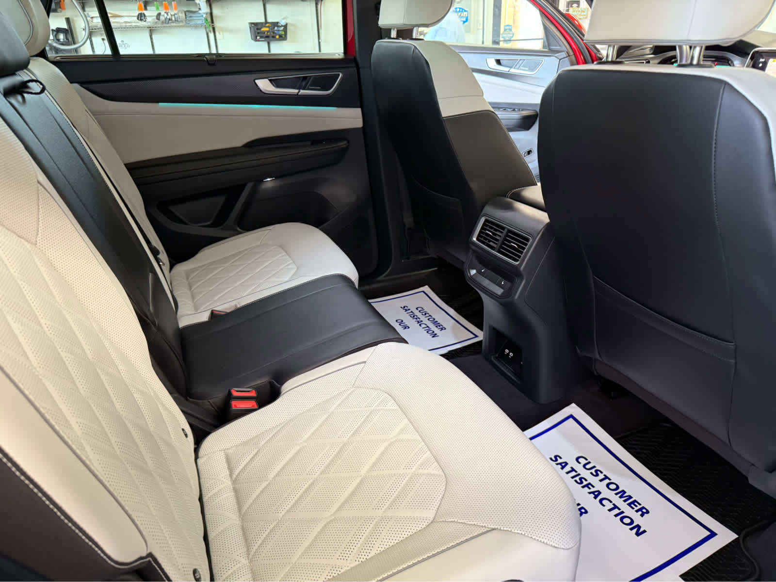 Used 2024 Volkswagen Atlas Cross Sport SEL Premium R-Line image 28